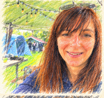 Dessin pastel de Virginie souriant en plein air